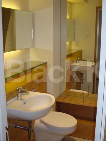 			MODERN 2 BEDROOM APARTMENT IN A PORTERED DEVELOPMENT, 2 Bedroom, 1 bath, 1 reception Flat			 Ice Wharf, KINGS CROSS 